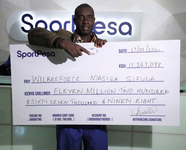 SportPesa Mega Jackpot winner Wilberforce Masika Sifuna poses with his winners cheque on Thursday, January 13, 2022. PHOTO | SPN