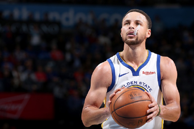 Stephen Curry #30 of the Golden State Warriors shoots a free throw during the game against the Oklahoma City Thunder on March 16, 2019 at Chesapeake Energy Arena in Oklahoma City, Oklahoma. PHOTO/GETTY IMAGES