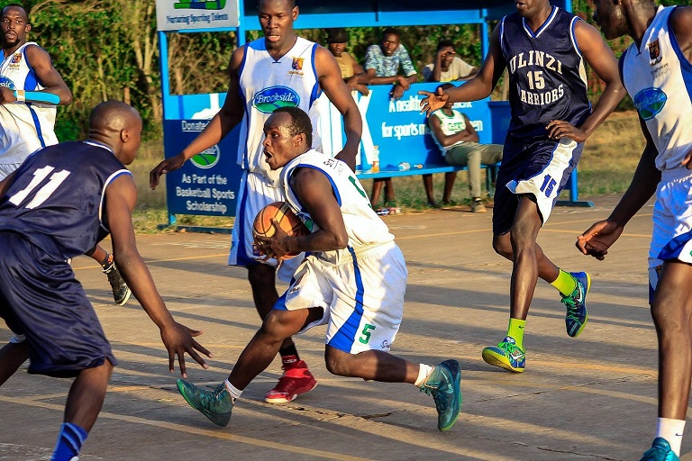 Strathmore University Blades player ( with the ball)  challenges Ulinzi Warriors in the 2017 Kenya Basketball Federation men’s Premier league semifinals playoffs at their Madaraka Campus in Nairobi on January 29, 2018.PHOTO/NBA