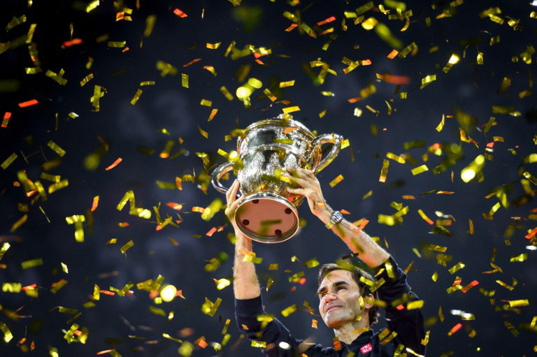 Switzerland's Roger Federer raises his trophy after winning his final match against Romania's Marius Copil at the Swiss Indoors ATP 500 tennis tournament on October 28, 2018 in Basel. PHOTO/AFP