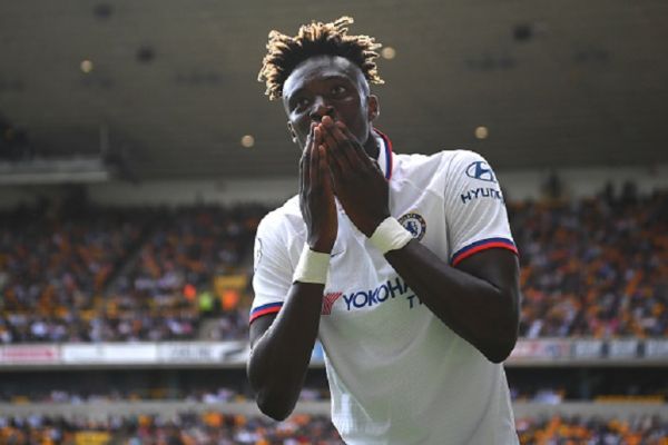 Tammy Abraham of Chelsea celebrates after scoring his team's fourth goal during the Premier League match between Wolverhampton Wanderers and Chelsea FC at Molineux on September 14, 2019 in Wolverhampton, United Kingdom. PHOTO/ GETTY IMAGES