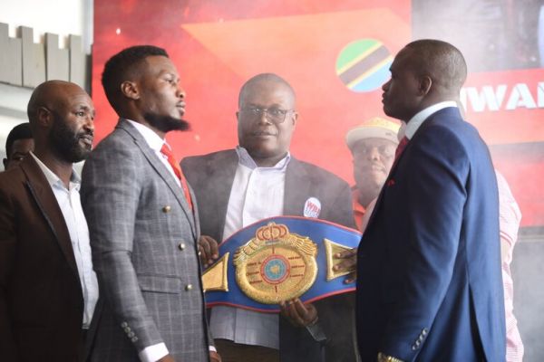 Tanzanian boxer Meshack Mwankemwa (left) and Kenya's Rayton Okwiri during a press conference at Quiver Lounge, Kangundo Road. PHOTO| Courtesy
