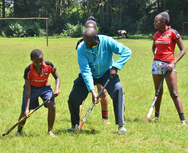 Telkom hockey head coach, Jos Openda, takes Kerugoya Girls High School players through the paces last year.PHOTO/TELKOM 