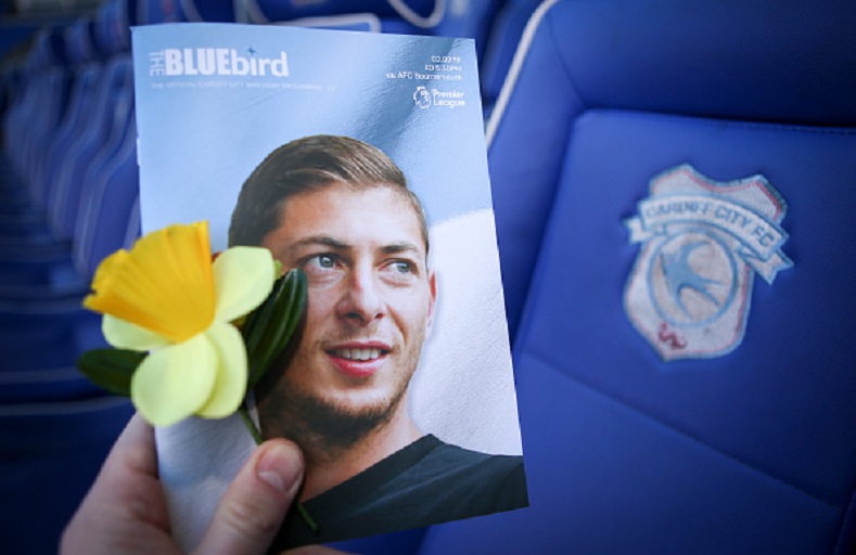 The Match Day Programme with a Daffodil as a tribute to Emiliano Sala during the Premier League match between Cardiff City and AFC Bournemouth at Cardiff City Stadium on February 2, 2019 in Cardiff, United Kingdom. PHOTO/GettyImages