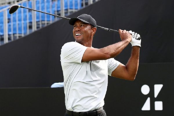 Tiger Woods of the United States hits his tee shot on the 8th hole during the second round of the Zozo Championship at Accordia Golf Narashino Country Club on October 26, 2019 in Inzai, Chiba, Japan. PHOTO/ GETTY IMAGES