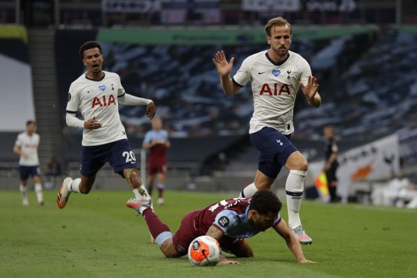 Tottenham Hotspur's English midfielder Dele Alli (L) and Tottenham Hotspur's English striker Harry Kane (R) chase the ball during the English Premier League football match between Tottenham Hotspur and West Ham United at Tottenham Hotspur Stadium in London, on June 23, 2020. PHOTO | AFP