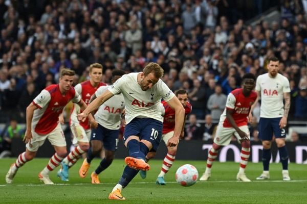 Tottenham Hotspur's English striker Harry Kane (C) scores the opening goal from the penalty spot during the English Premier League football match between Tottenham Hotspur and Arsenal at Tottenham Hotspur Stadium in London, on May 12, 2022. PHOTO | AFP