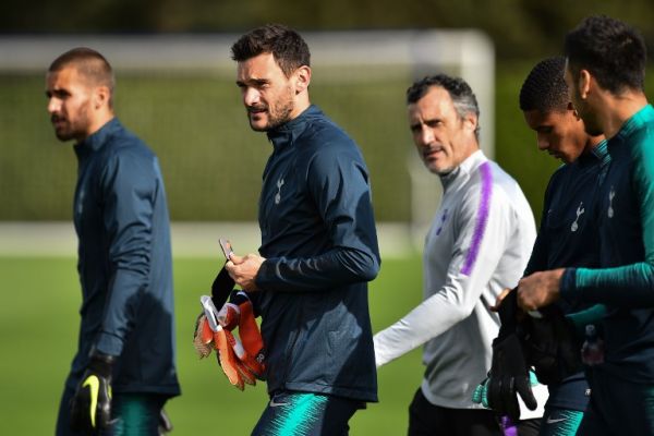 Tottenham Hotspur's French goalkeeper Hugo Lloris (2L) arrives for a training session at Tottenham Hotspur's Enfield Training Centre, north London, on October 2, 2018 on the eve of their UEFA Champions League Group B football match against Barcelona. PHOTO/AFP