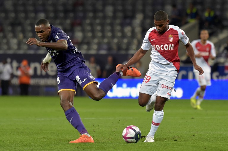 Toulouse's Cap-Verdian defender Steven Fortes (L) vies with Monaco's French forward Samuel Grandsir during the French L1 football match between Toulouse and Monaco on September 15, 2018 at the Municipal Stadium in Toulouse, southern France. PHOTO/AFP