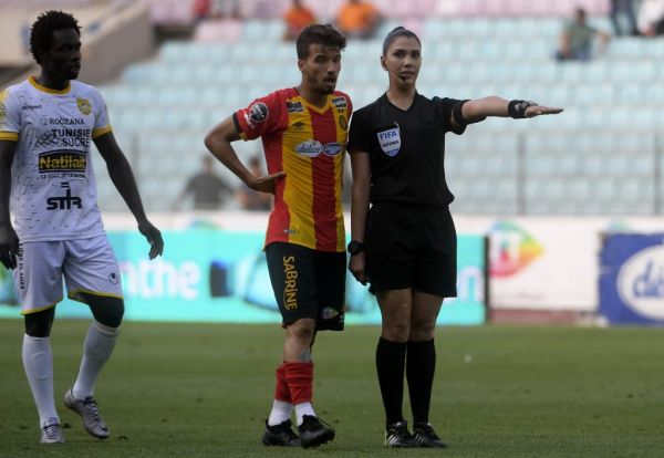 Tunisian football referee Dorsaf Gnaouti (R) gestures during Tunisian league football match between Esperance sportive de Tunis and CA Bizertin on June 15, 2019, at the Olympic stadium in Rades. PHOTO | AFP