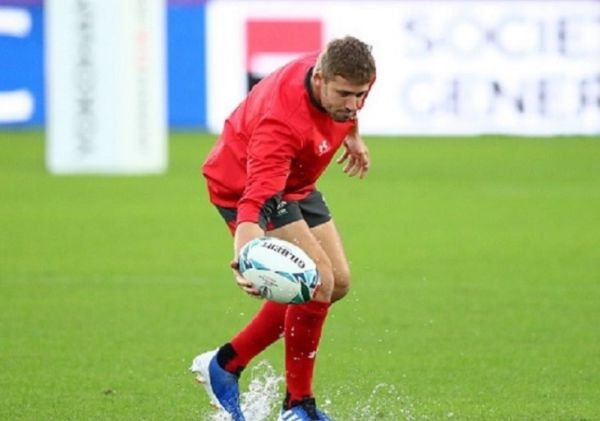 Wales full back Leigh Halfpenny in action on rain sodden pitch during the Wales Captain's run at Yokohama stadium on October 25, 2019 in Yokohama, Kanagawa, Japan. PHOTO/GETTY IMAGES