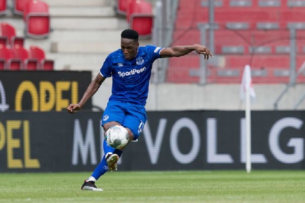 Yerry Mina of FC Everton controls the ball during the Opel Cup 2019 match between FC Everton and FC Sevilla at Opel Arena on July 27, 2019 in Mainz, Germany. PHOTO/GETTY IMAGES