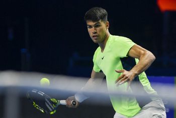 Swiatek up and running at Australian Open as Alcaraz makes bow