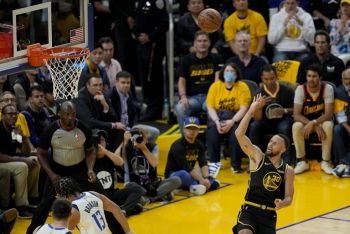 NBA Playoffs: Curry's Warriors Discipline Mavericks To Take 1-0 Finals Lead